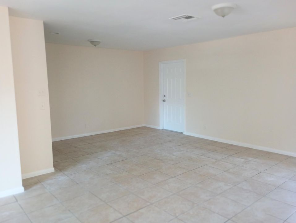 For Rent: $2,500 (2 beds, 2 baths, 1289 Square Feet)