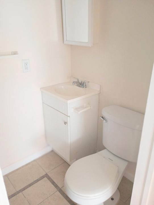Active With Contract: $2,500 (2 beds, 2 baths, 1289 Square Feet)