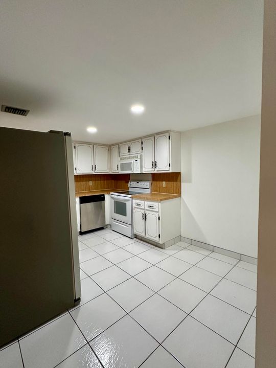 For Sale: $325,000 (2 beds, 2 baths, 1235 Square Feet)