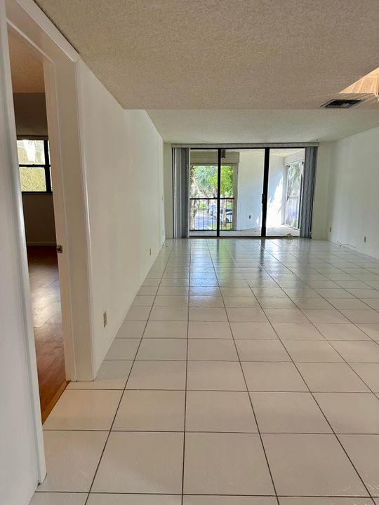 Active With Contract: $325,000 (2 beds, 2 baths, 1235 Square Feet)