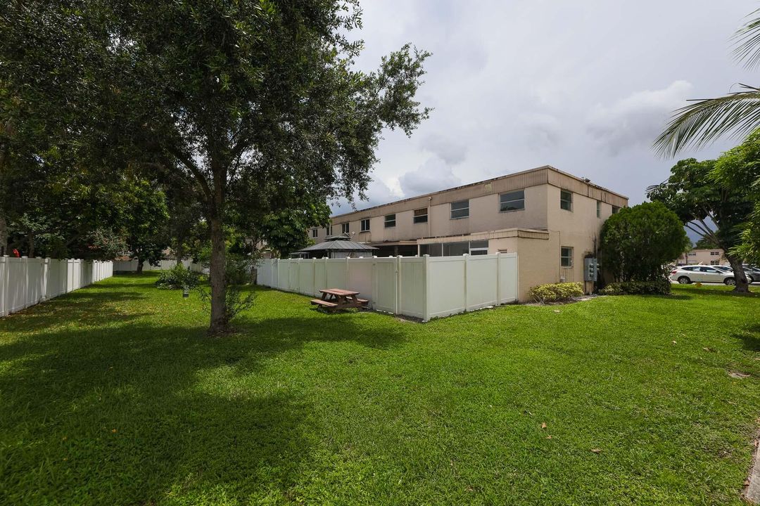 For Sale: $389,000 (3 beds, 2 baths, 1400 Square Feet)