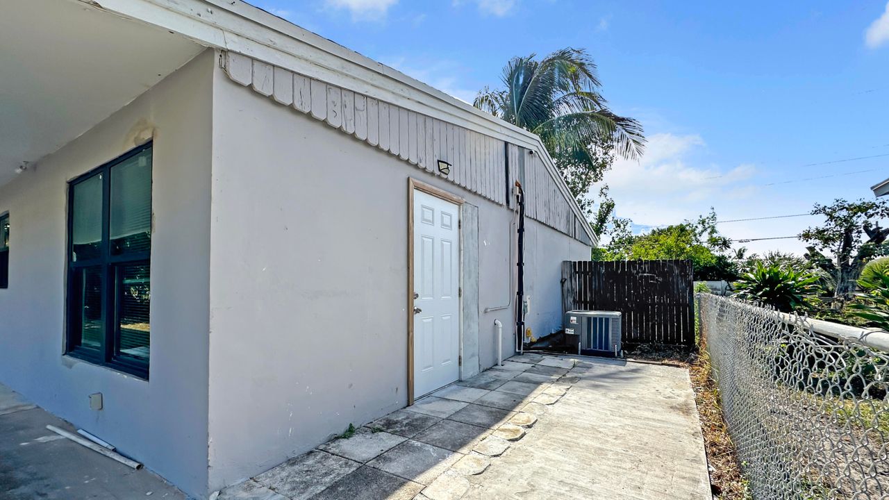 For Sale: $399,900 (3 beds, 2 baths, 986 Square Feet)