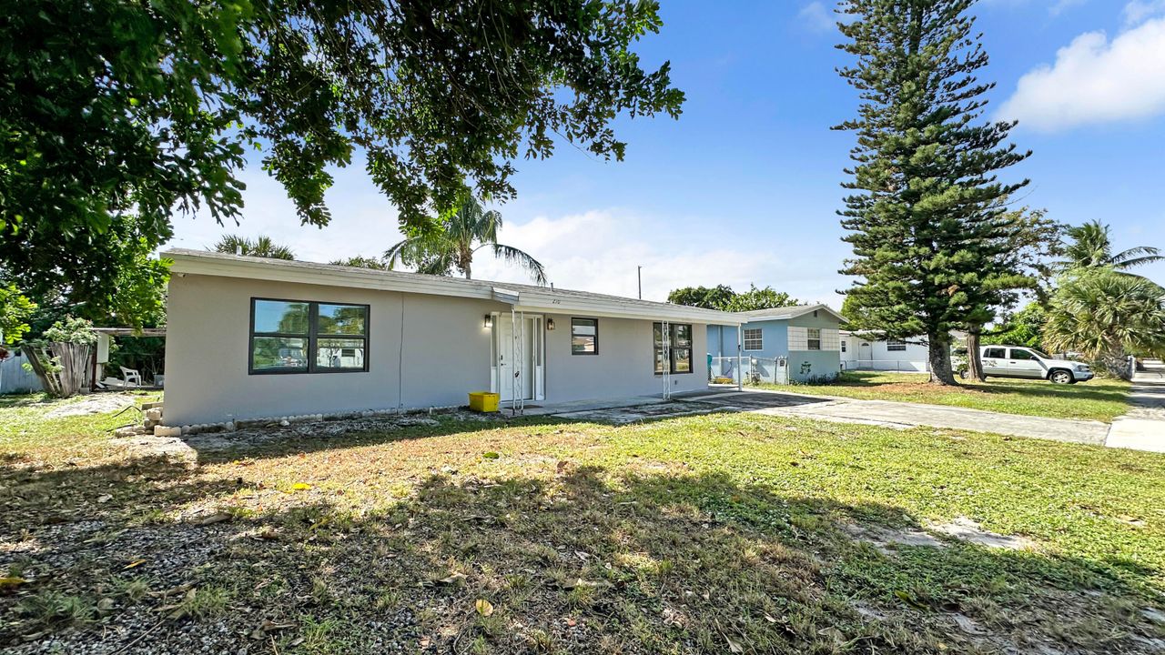 For Sale: $399,900 (3 beds, 2 baths, 986 Square Feet)