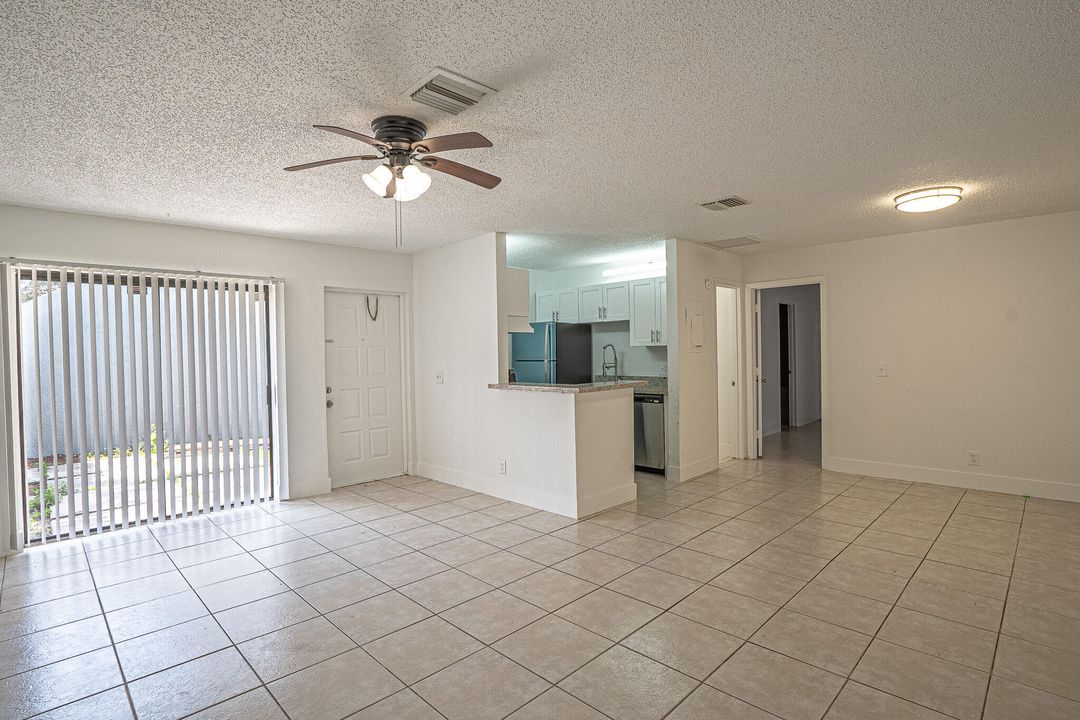 Active With Contract: $1,950 (2 beds, 1 baths, 864 Square Feet)
