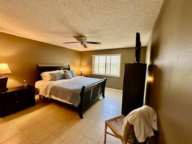 For Rent: $2,800 (2 beds, 2 baths, 996 Square Feet)