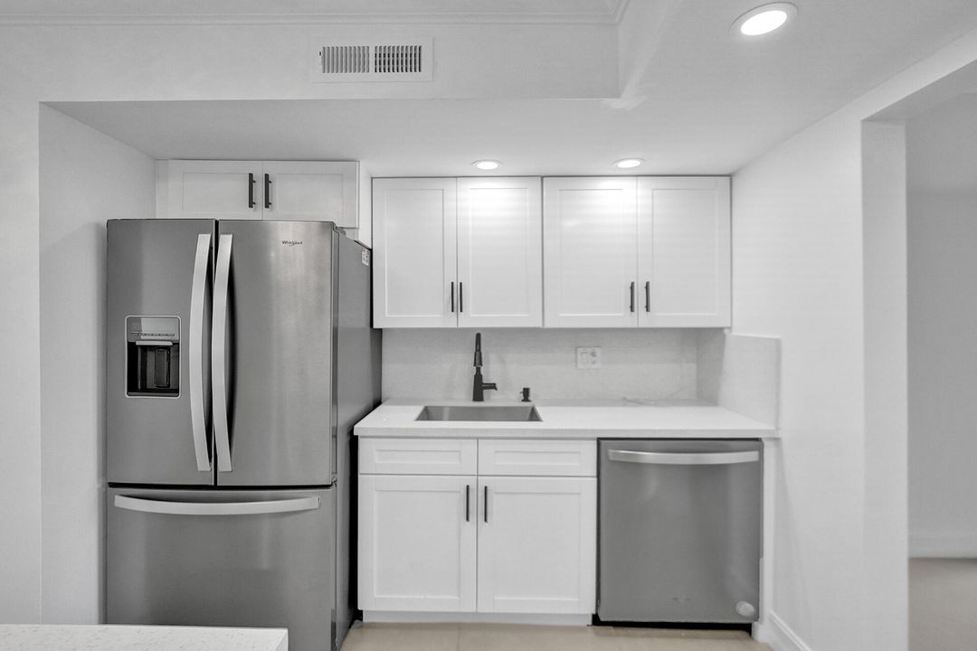 Active With Contract: $2,995 (2 beds, 2 baths, 1366 Square Feet)