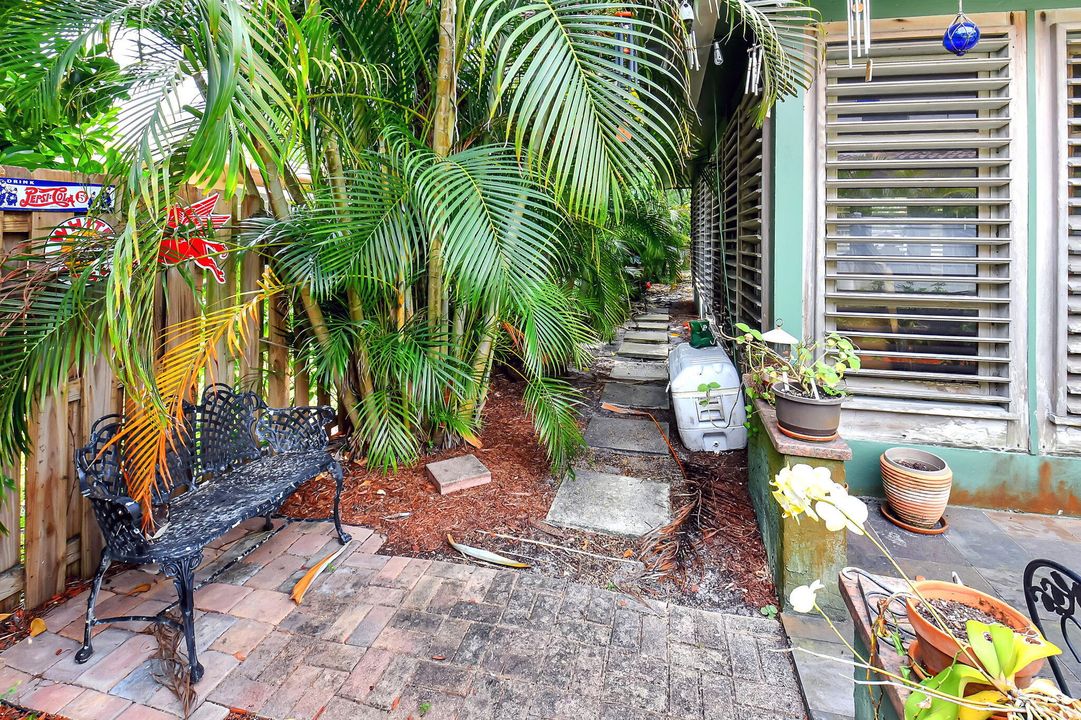 For Sale: $899,000 (2 beds, 2 baths, 1320 Square Feet)