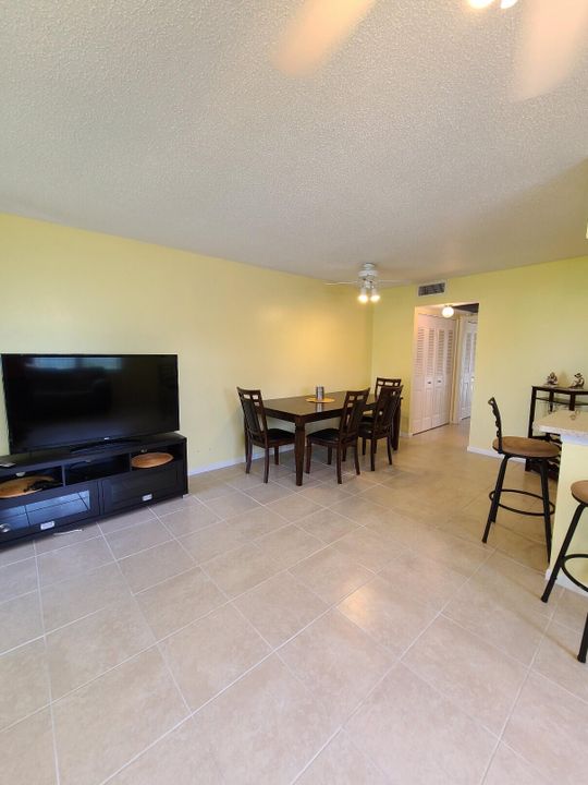 For Sale: $134,900 (1 beds, 1 baths, 646 Square Feet)