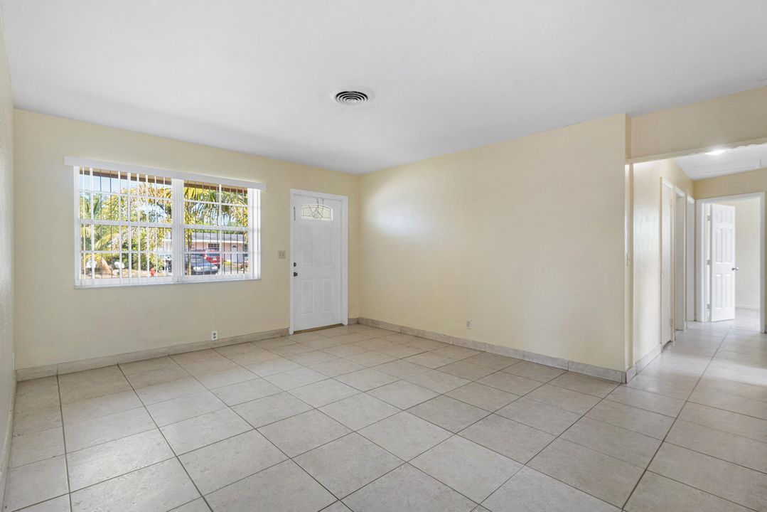 Active With Contract: $399,900 (4 beds, 2 baths, 1200 Square Feet)