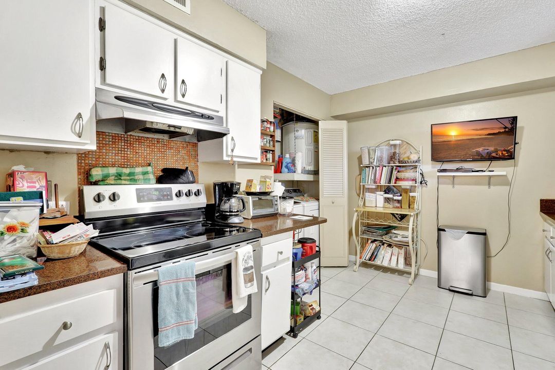 For Sale: $223,000 (1 beds, 1 baths, 798 Square Feet)