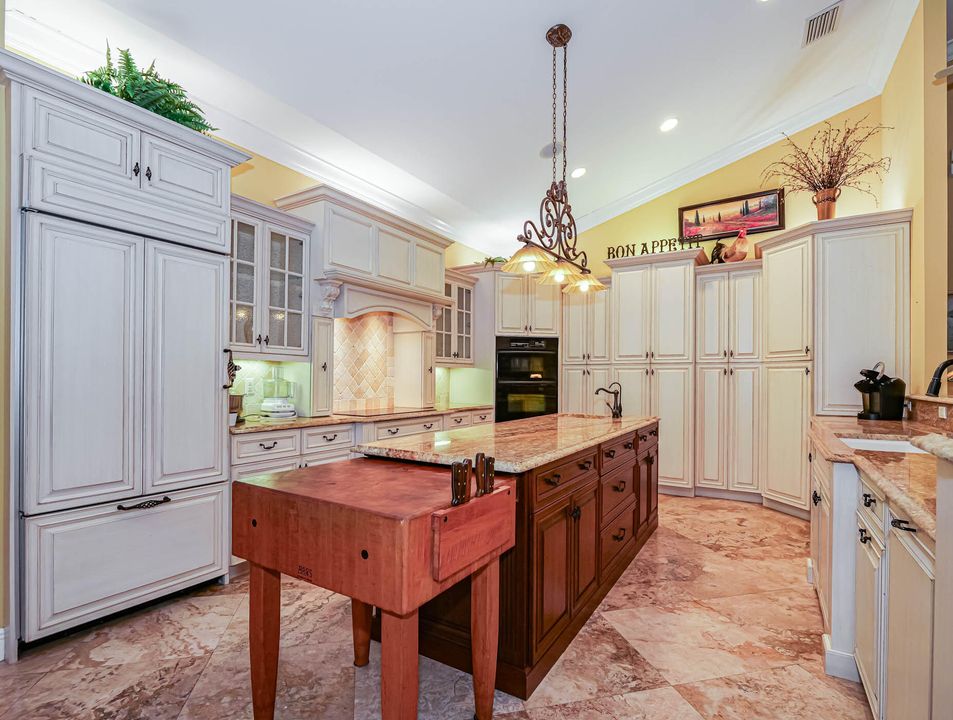 For Sale: $679,000 (3 beds, 2 baths, 2993 Square Feet)