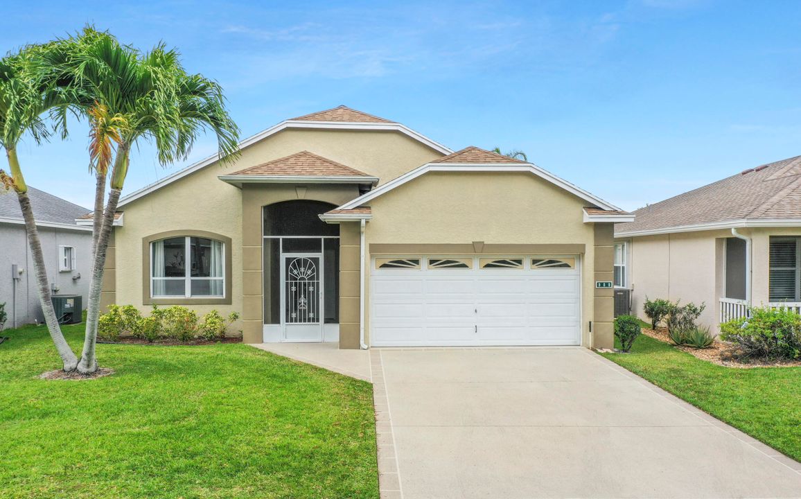 For Sale: $349,900 (2 beds, 2 baths, 1585 Square Feet)
