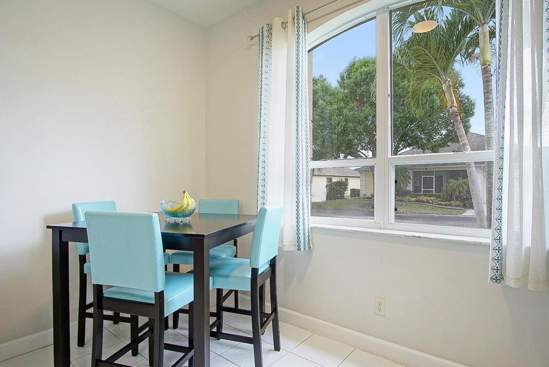 For Sale: $324,900 (2 beds, 2 baths, 1585 Square Feet)