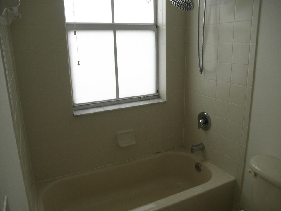 В аренду: $2,500 (4 спален, 3 ванн, 1988 Квадратных фут)
