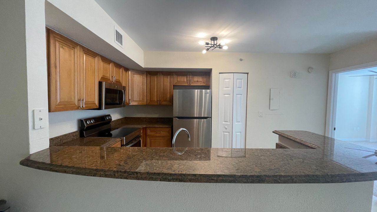 For Rent: $2,475 (2 beds, 2 baths, 1071 Square Feet)