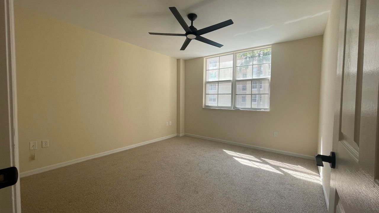 For Rent: $2,475 (2 beds, 2 baths, 1071 Square Feet)