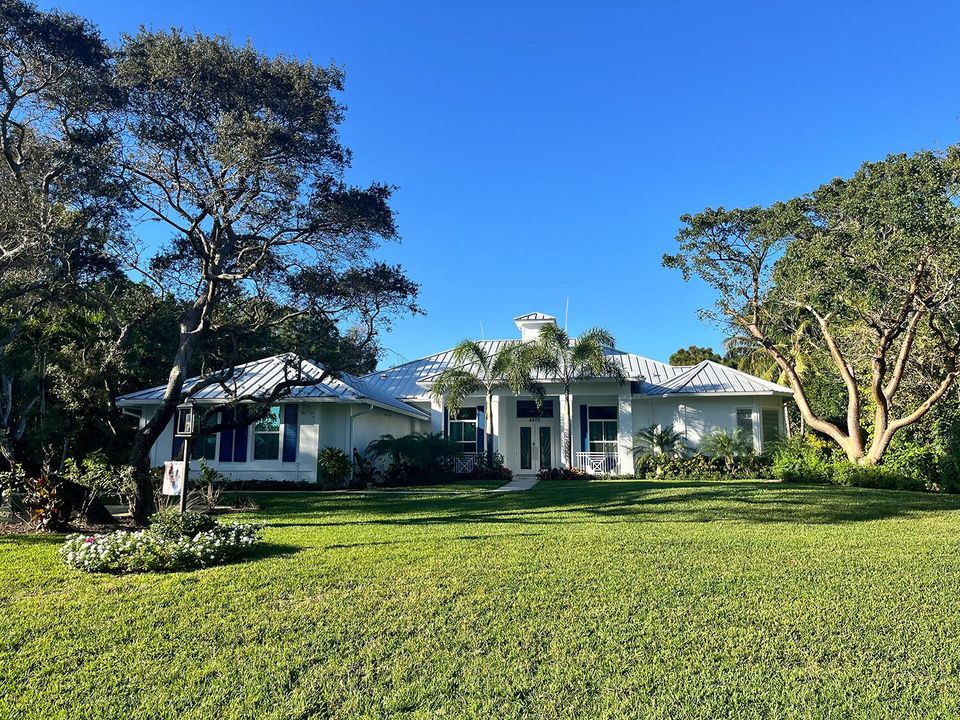 Recently Sold: $1,950,000 (5 beds, 3 baths, 3180 Square Feet)