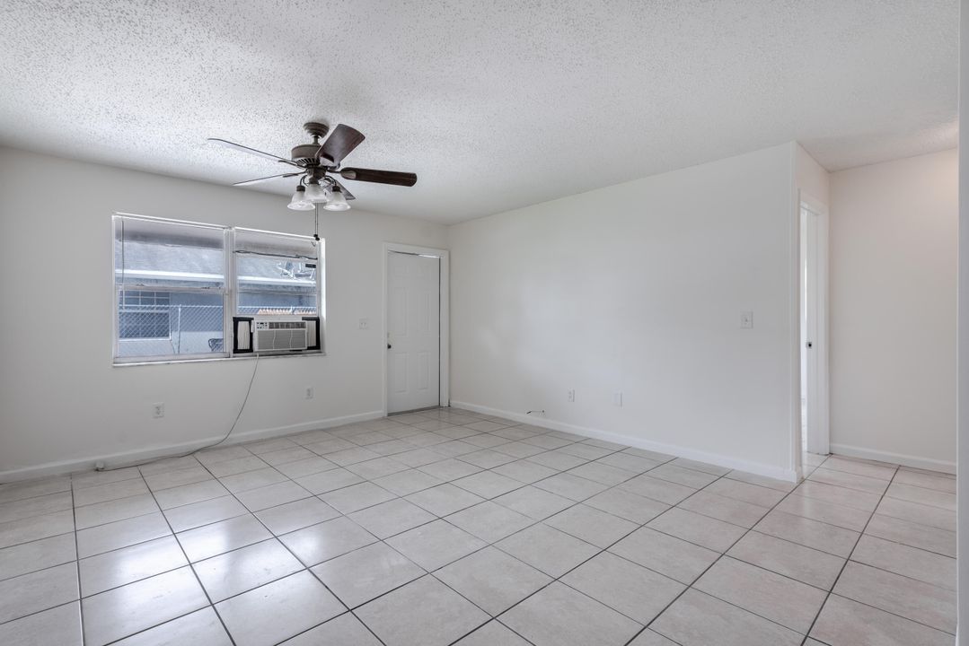 For Rent: $1,900 (2 beds, 1 baths, 812 Square Feet)