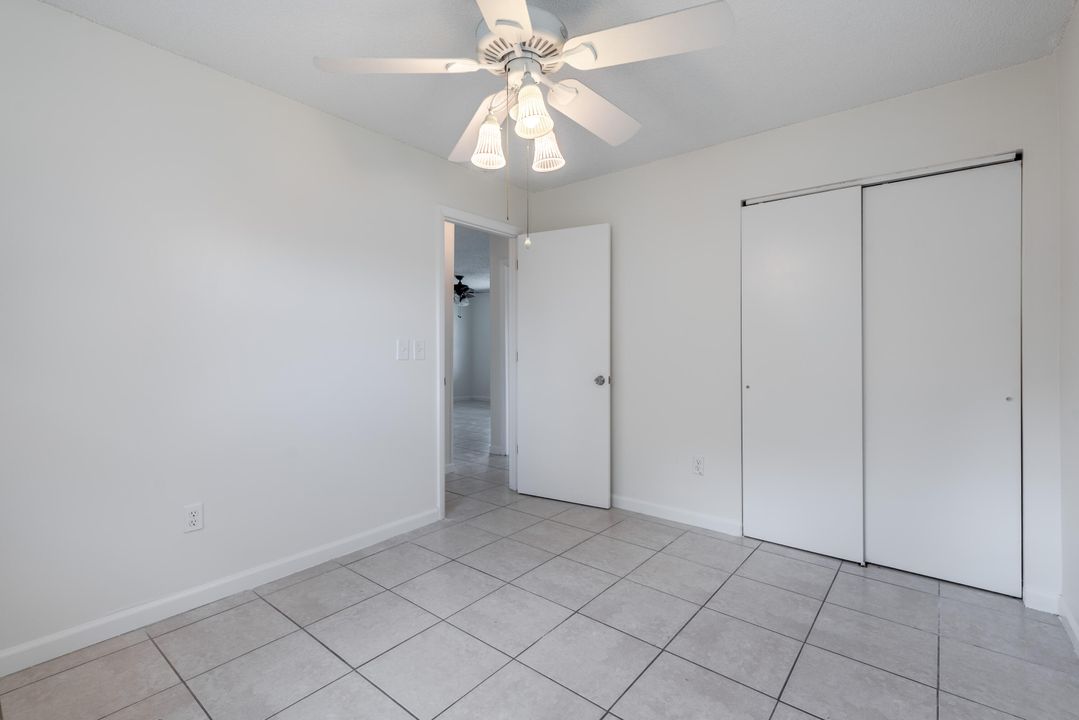 For Rent: $1,900 (2 beds, 1 baths, 812 Square Feet)