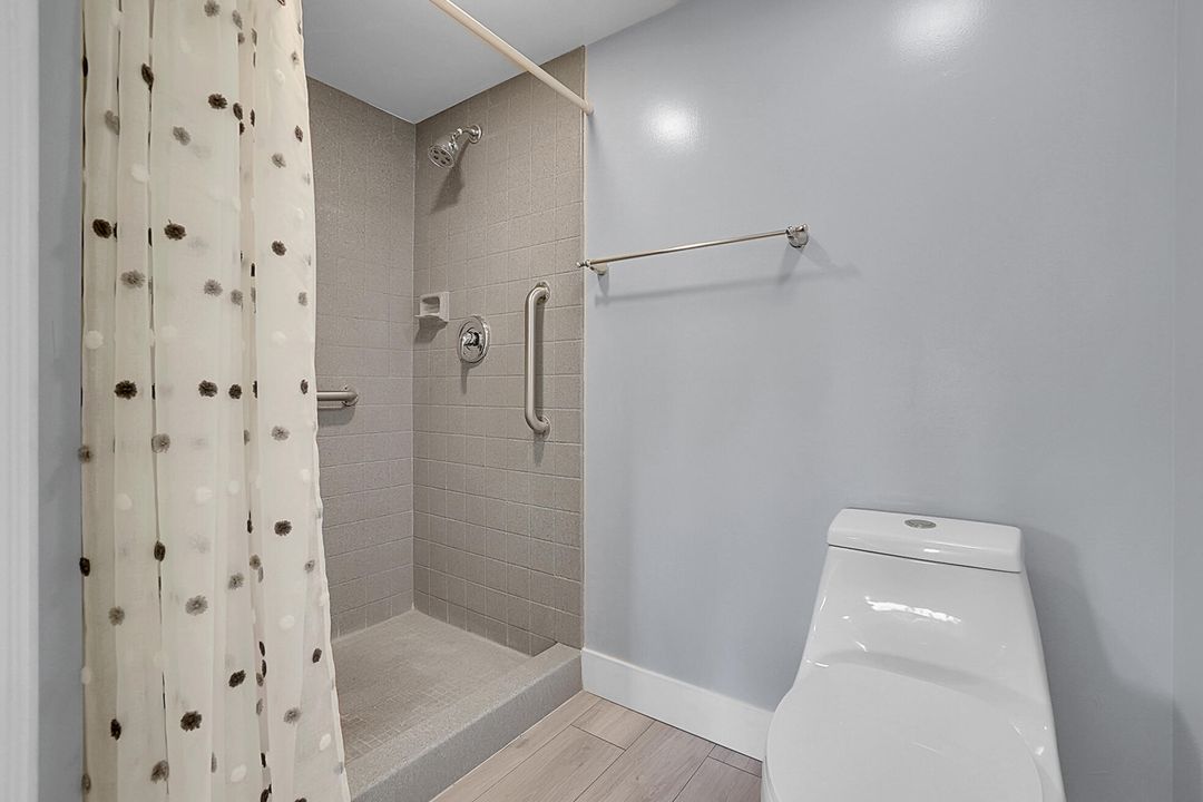 For Sale: $375,000 (2 beds, 2 baths, 1385 Square Feet)