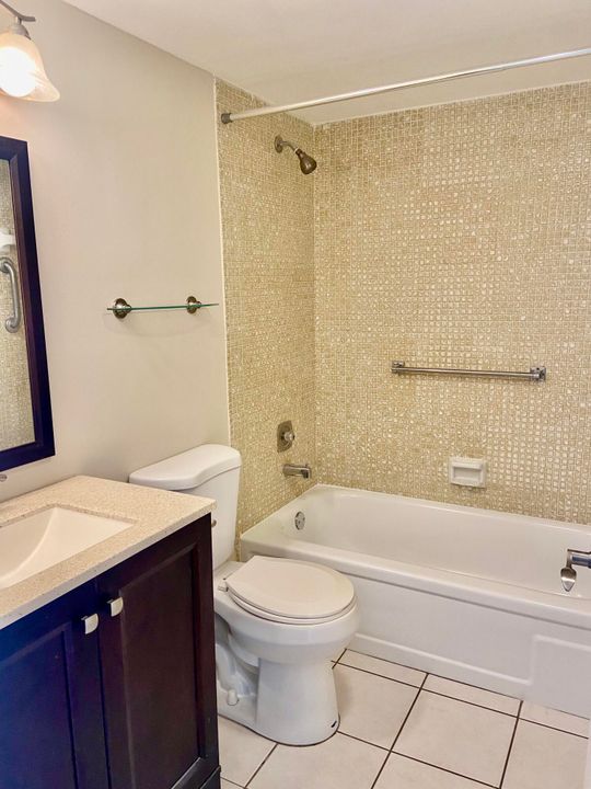 Active With Contract: $1,600 (2 beds, 1 baths, 840 Square Feet)