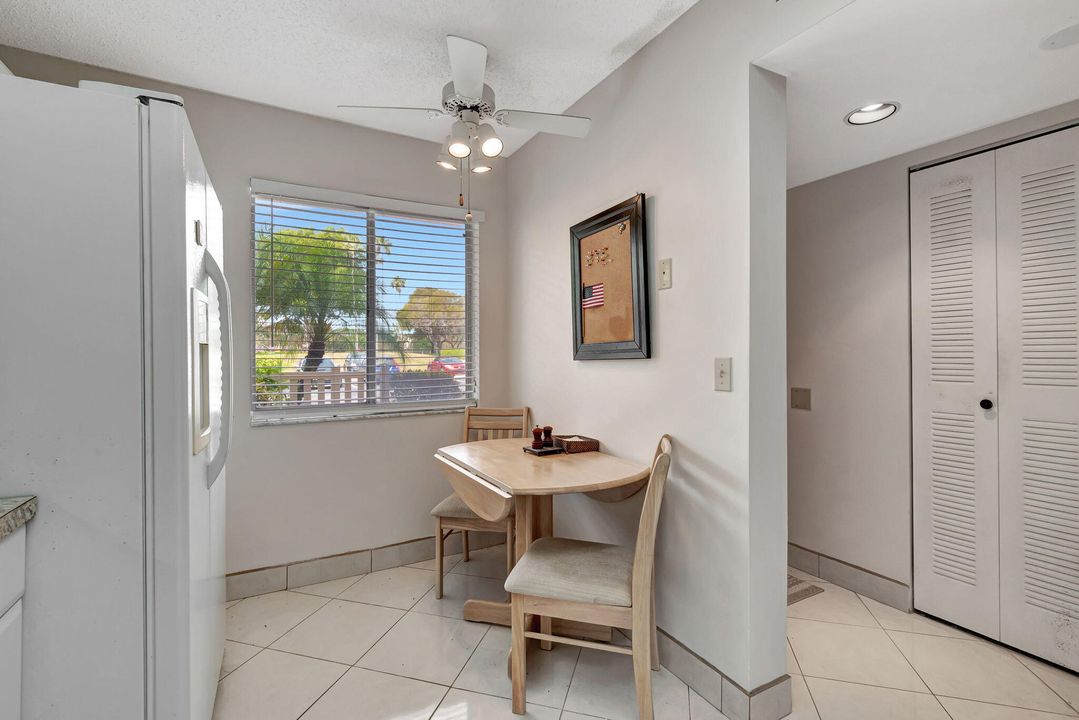 For Sale: $225,000 (2 beds, 2 baths, 990 Square Feet)