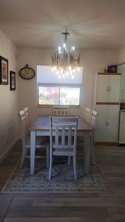 For Sale: $185,000 (2 beds, 2 baths, 883 Square Feet)
