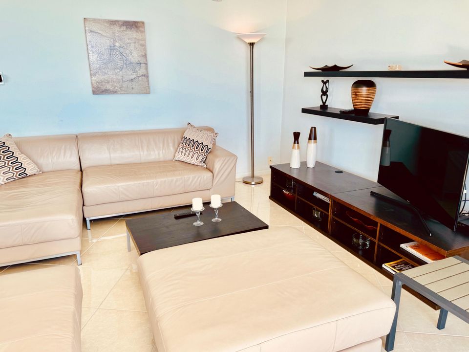 For Sale: $747,000 (2 beds, 2 baths, 1508 Square Feet)