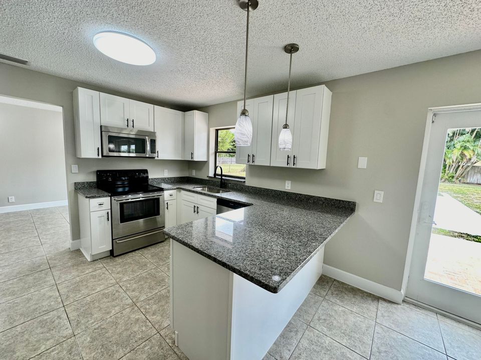 For Sale: $429,900 (3 beds, 2 baths, 1587 Square Feet)