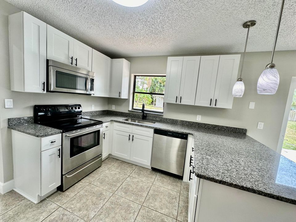 For Sale: $434,900 (3 beds, 2 baths, 1587 Square Feet)