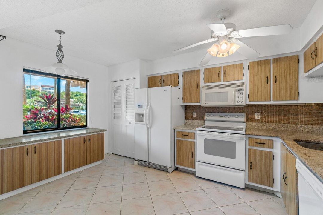For Sale: $245,000 (2 beds, 2 baths, 1230 Square Feet)