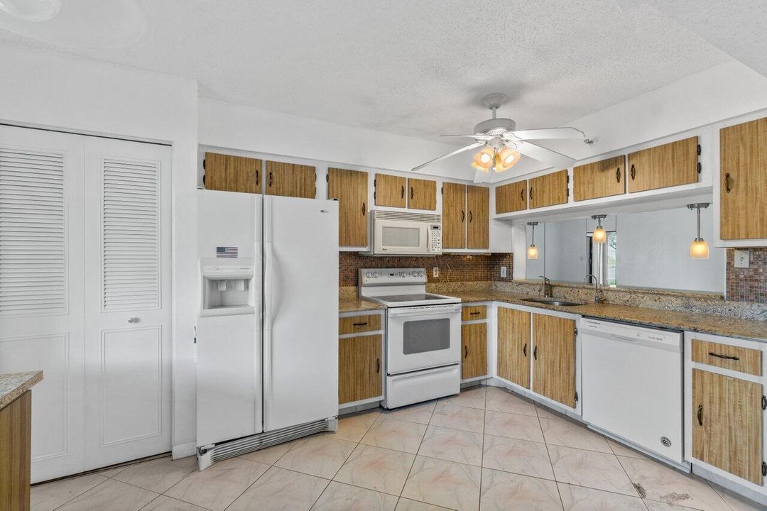 For Sale: $245,000 (2 beds, 2 baths, 1230 Square Feet)