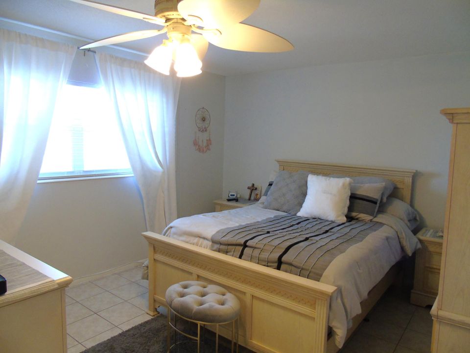 For Rent: $1,750 (2 beds, 2 baths, 872 Square Feet)