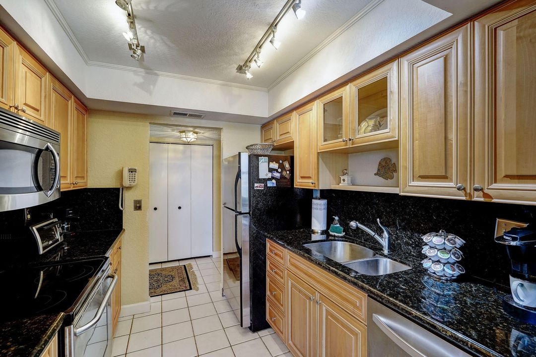 For Sale: $589,000 (2 beds, 2 baths, 1400 Square Feet)
