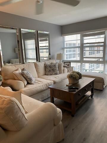 For Sale: $699,000 (1 beds, 1 baths, 755 Square Feet)