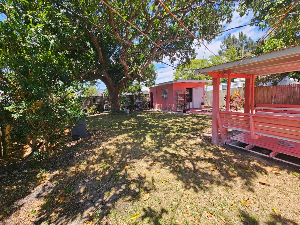For Sale: $400,000 (3 beds, 2 baths, 1665 Square Feet)