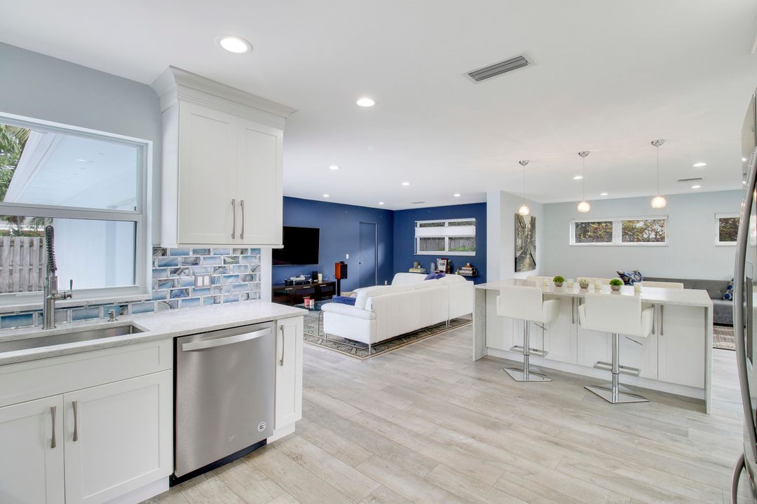 Active With Contract: $1,265,000 (3 beds, 2 baths, 2032 Square Feet)