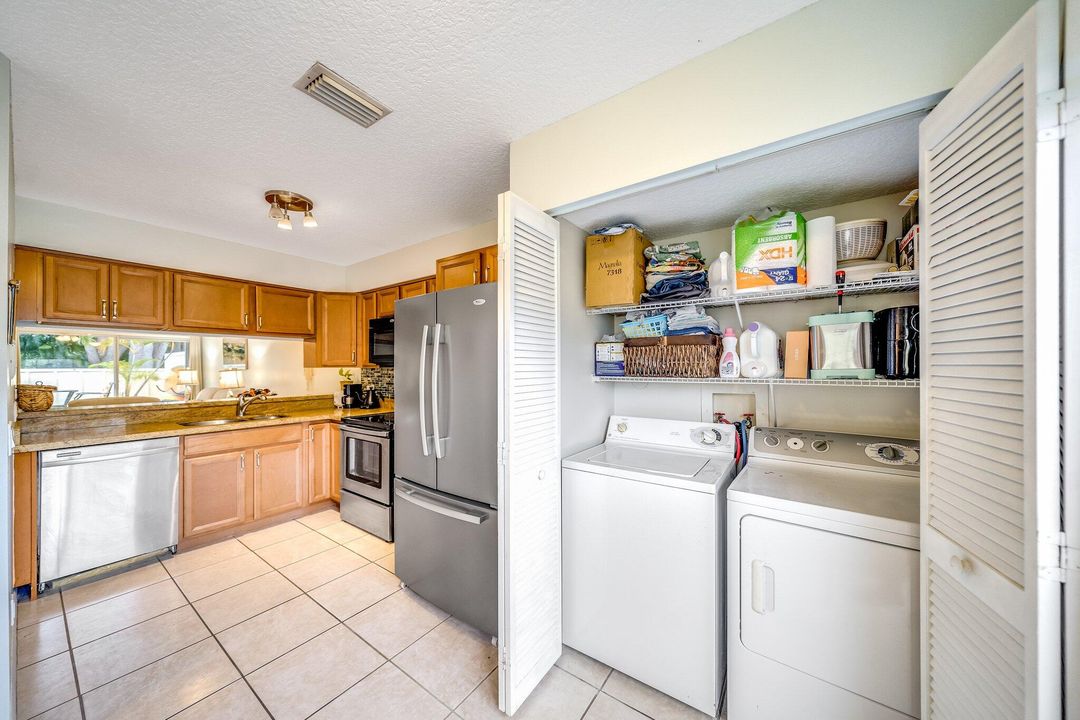 For Sale: $350,000 (2 beds, 2 baths, 1159 Square Feet)