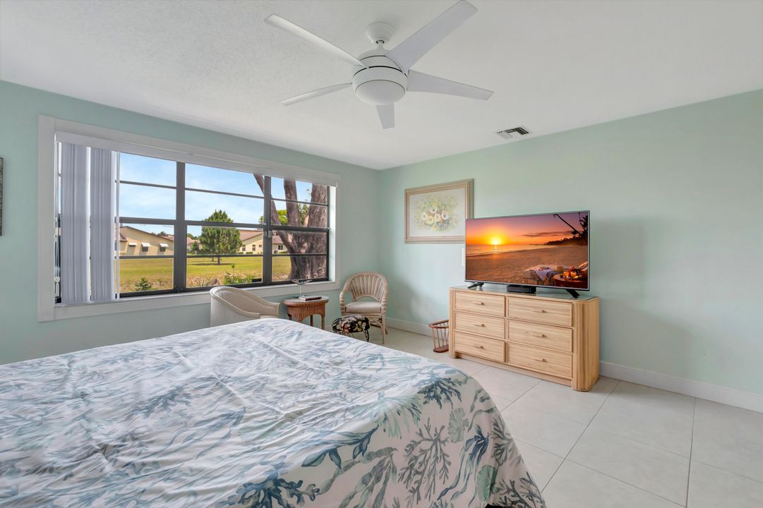 Active With Contract: $194,900 (1 beds, 2 baths, 1005 Square Feet)