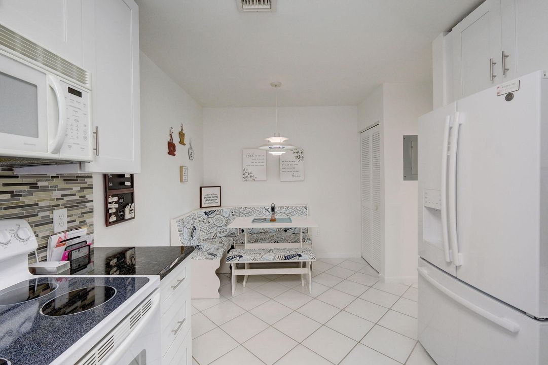 For Sale: $319,000 (3 beds, 2 baths, 1578 Square Feet)