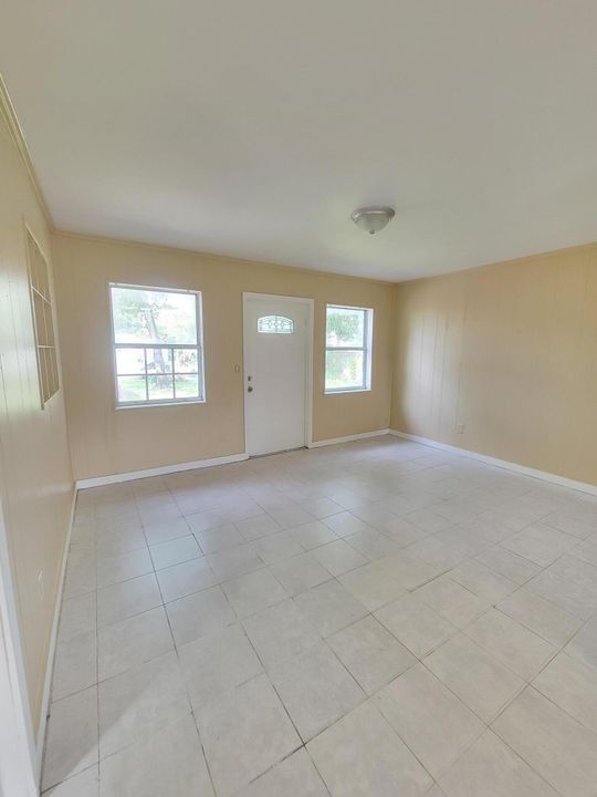 Active With Contract: $159,000 (3 beds, 1 baths, 820 Square Feet)