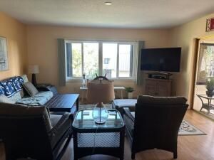 For Rent: $2,200 (2 beds, 2 baths, 1238 Square Feet)