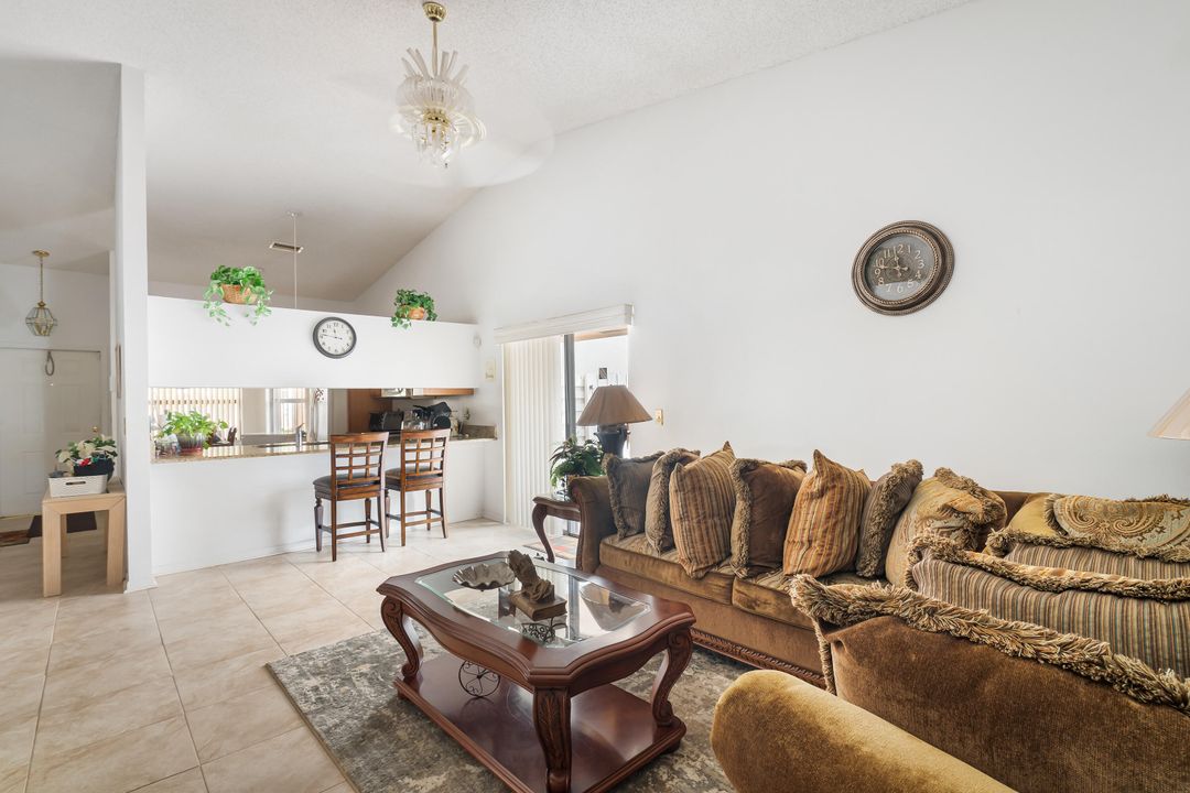 Active With Contract: $439,900 (3 beds, 2 baths, 1307 Square Feet)