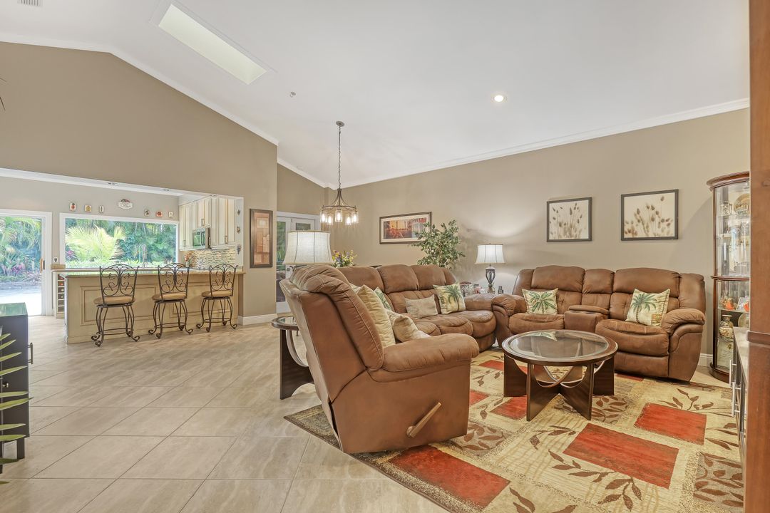 Active With Contract: $599,988 (3 beds, 2 baths, 1536 Square Feet)