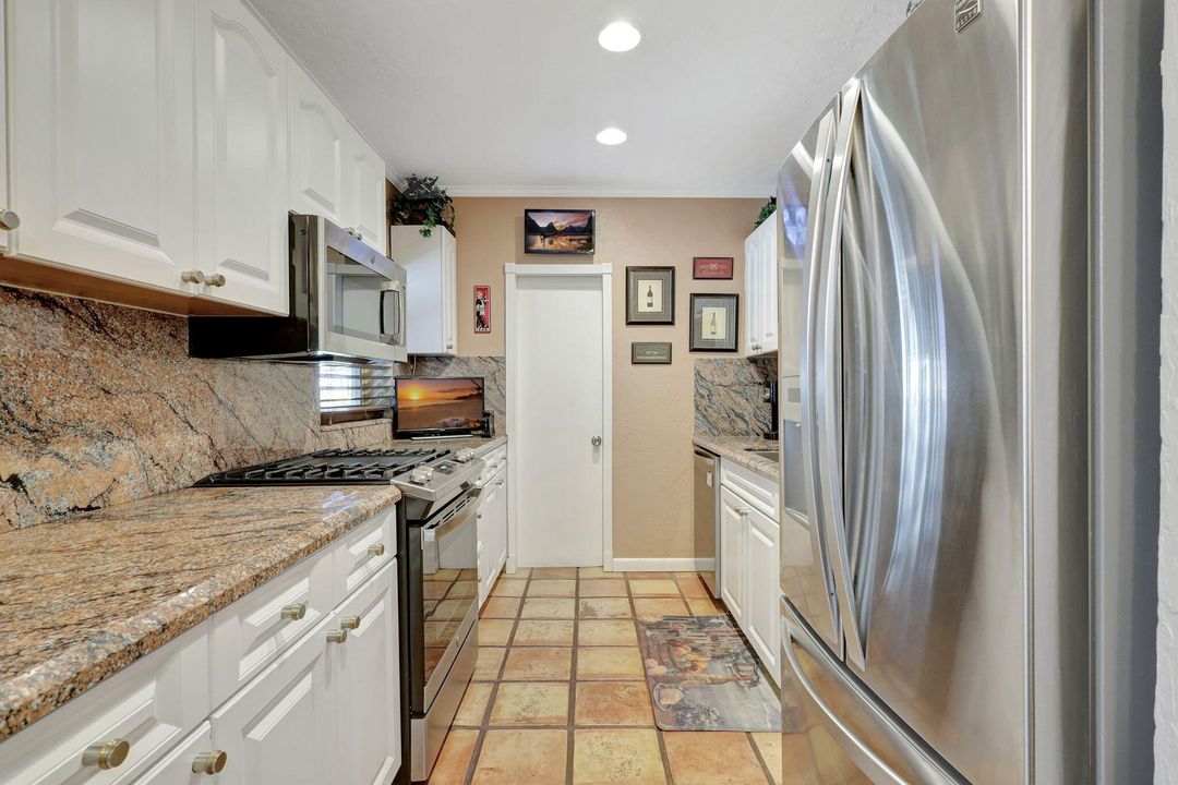 For Sale: $450,000 (3 beds, 2 baths, 1050 Square Feet)
