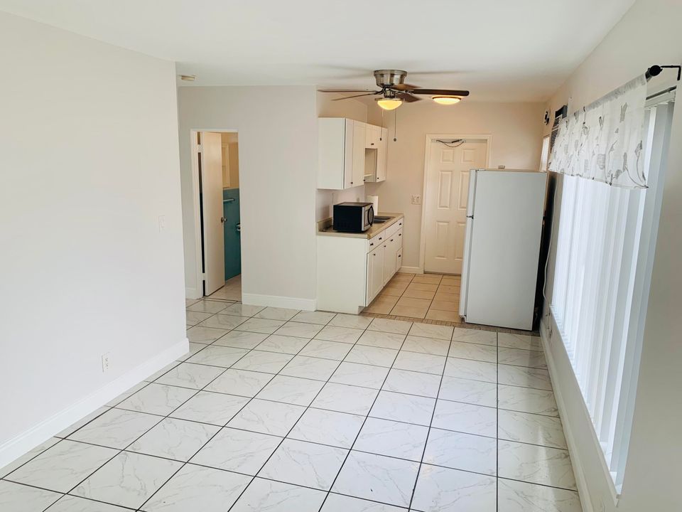 For Rent: $2,000 (2 beds, 2 baths, 722 Square Feet)