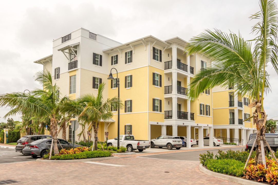 Active With Contract: $3,300 (3 beds, 2 baths, 1643 Square Feet)