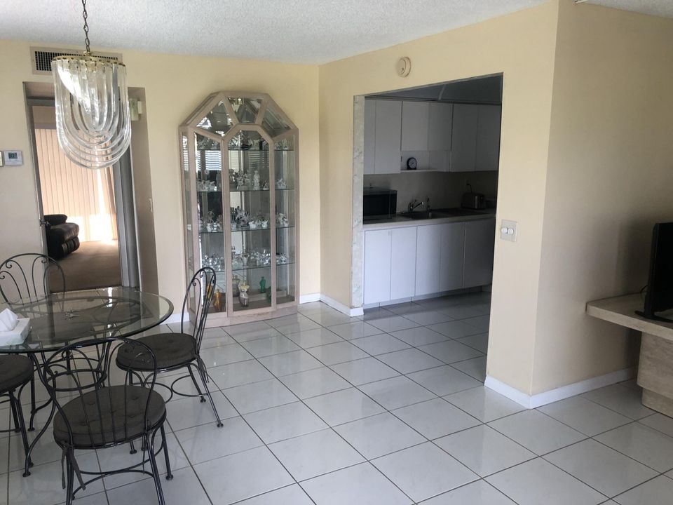 Active With Contract: $1,450 (1 beds, 1 baths, 760 Square Feet)