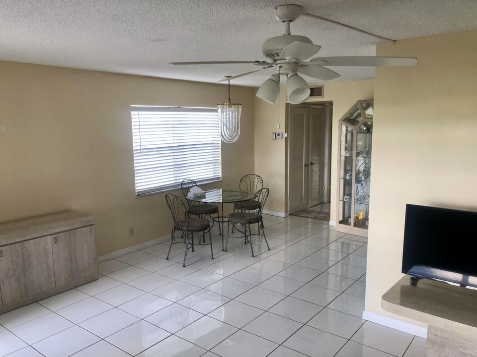 Active With Contract: $1,450 (1 beds, 1 baths, 760 Square Feet)