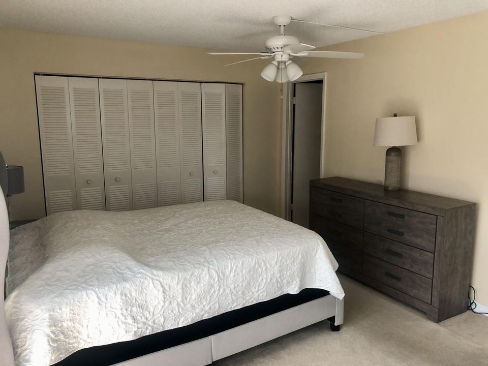 Active With Contract: $1,450 (1 beds, 1 baths, 760 Square Feet)